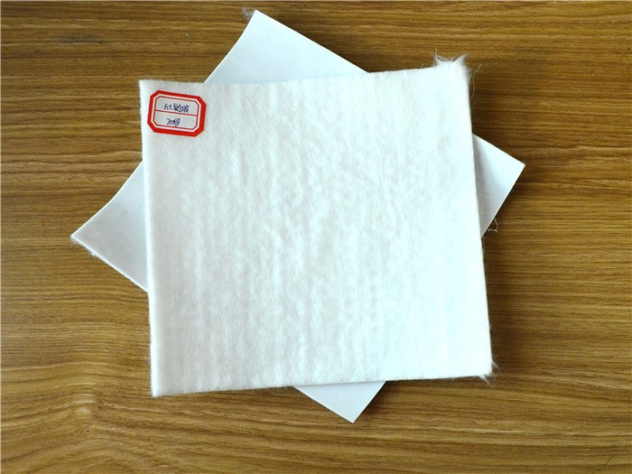 複合土工(gong)膜（一布一(yi)模）