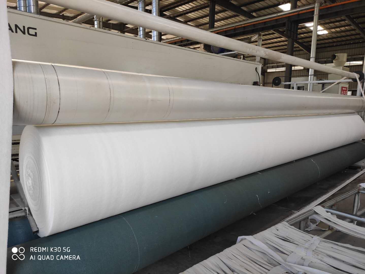 短絲(si)土工(gong)布生(sheng)産